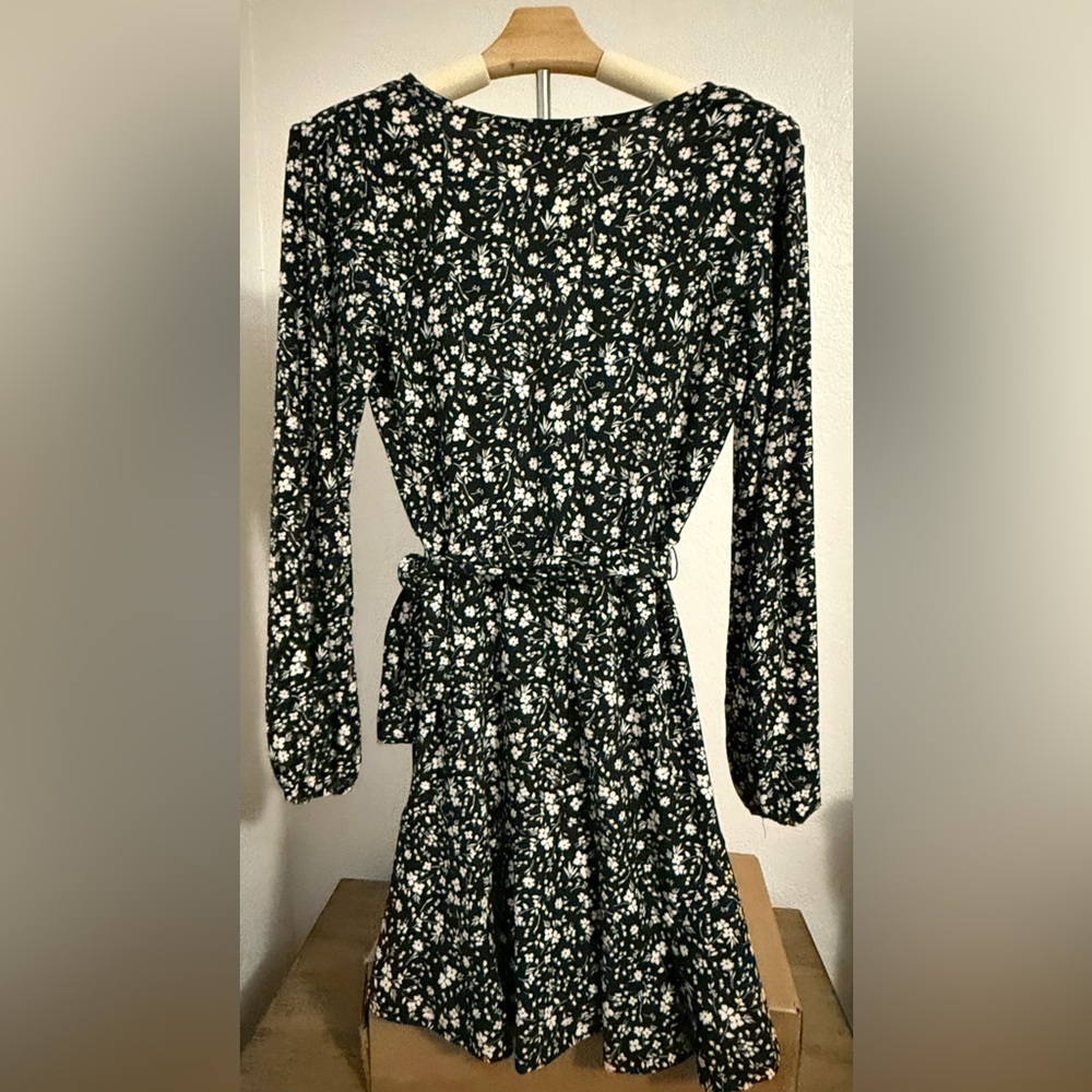 5 for $20 Deal- Trixxi Long Sleeve Floral Faux Wrap Dress- Size Small - Picture 5 of 5